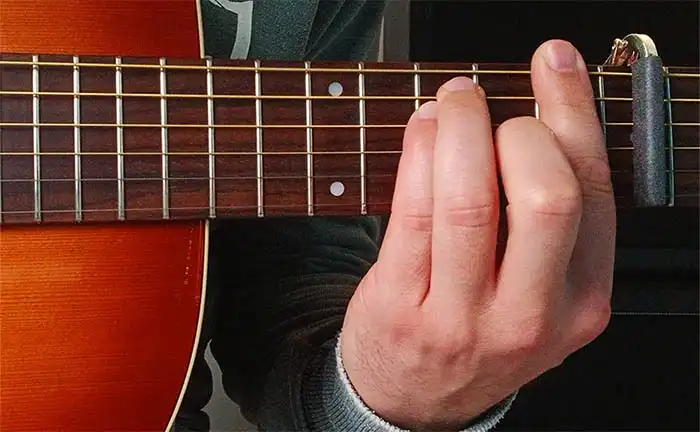 Comment maitriser les accords barrés progressivement